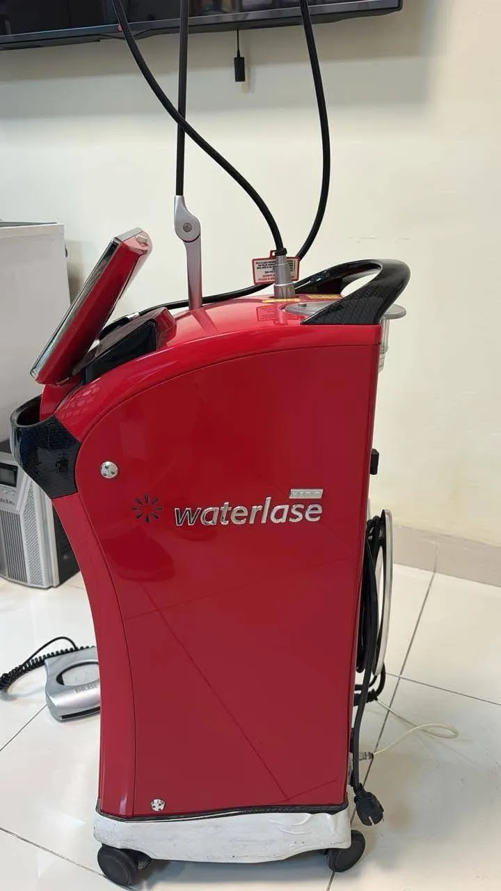 جهاز الليزر Waterlase الذي يستخدمه الدكتور نبيل